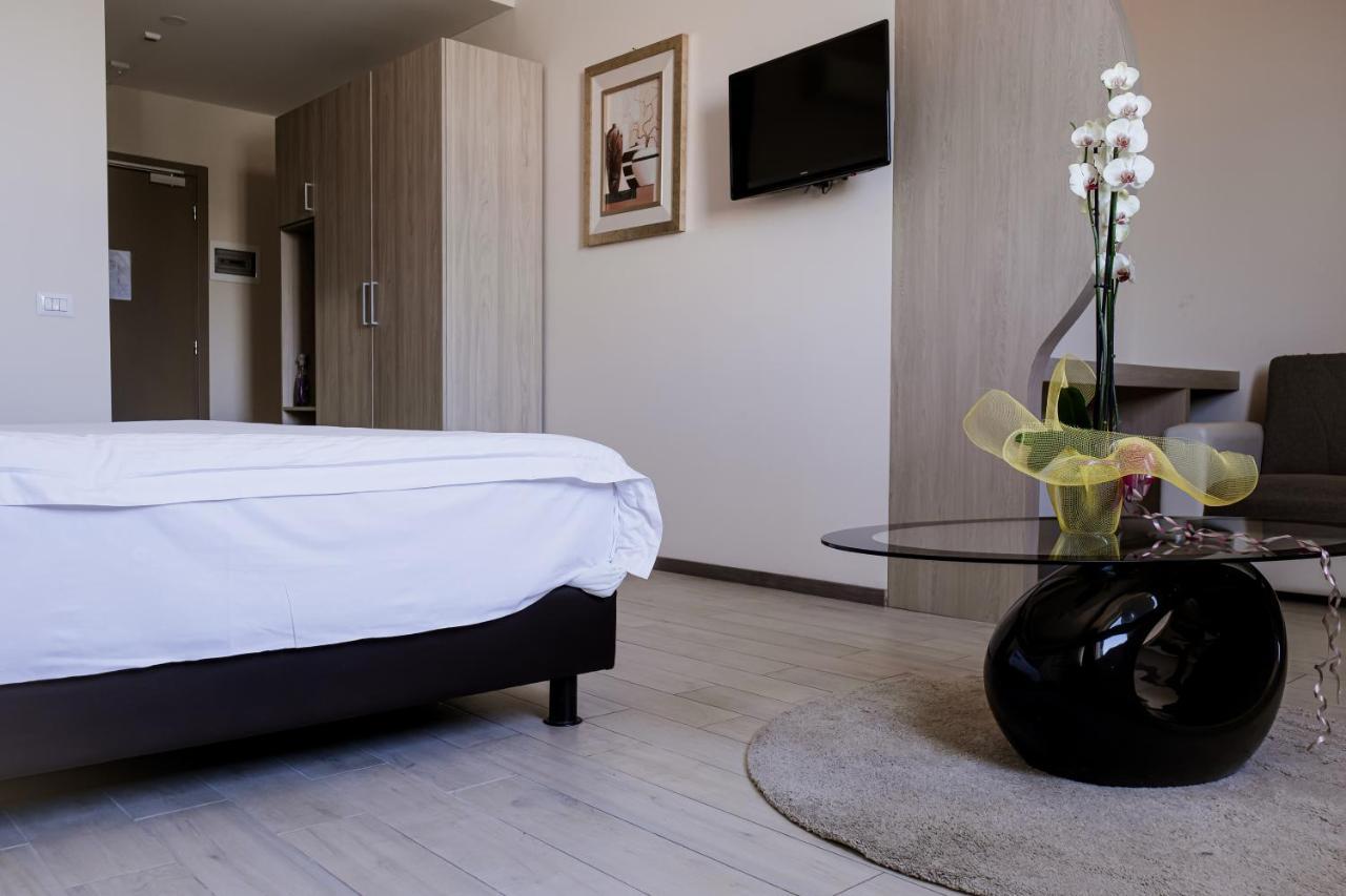 Queen Hotel Sesto San Giovanni Bagian luar foto